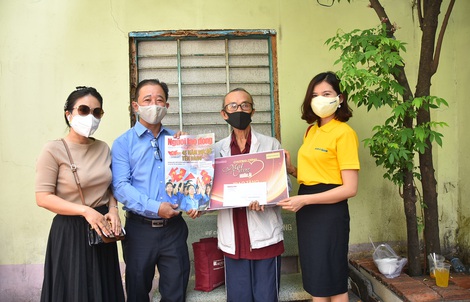 "Mai Vàng nhân ái" đến thăm nhạc sĩ Mặc Thế Nhân, nghệ sĩ Điền Phong và Kim Huyền