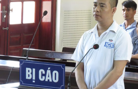 Cán bộ thư viện trường học trong đêm tối lẻn vào nhà hiếp dâm cô gái tàn tật
