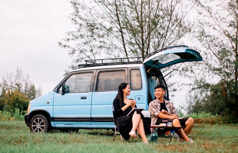 Gia đình vi vu khắp Việt Nam bằng ôtô tự cải tạo