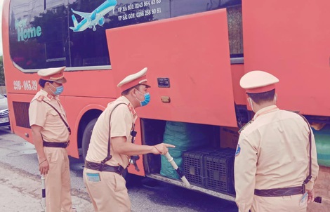 Xe khách chở 50.000 khẩu trang không rõ nguồn gốc vào phía Nam tiêu thụ