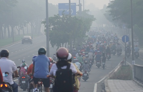 Sáng nay, sương mù bao phủ bầu trời TP HCM