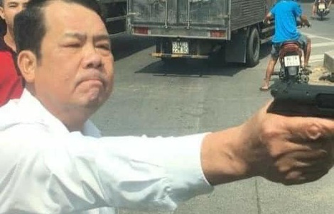 Giám đốc công ty bảo vệ dọa "bắn vỡ sọ" tài xế: Thu súng và đạn tại nhà riêng