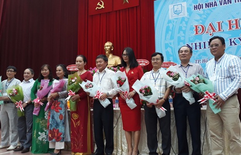 Nhà văn Bích Ngân là tân Chủ tịch Hội Nhà văn TP HCM