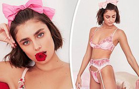 “Thiên thần nội y” Taylor Hill khoe thân hình “bốc lửa”