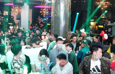 Đang bị "tầm nã" vì gây ra vụ nổ súng, giang hồ đất Cảng vẫn vào quán bar ăn chơi