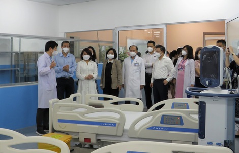 Vietcombank tài trợ thiết bị y tế trị giá 4,4 tỉ đồng cho Bệnh viện Covid-19 Trưng Vương