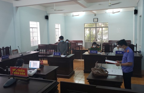Đánh chiến sĩ trực chốt, nam thanh niên bị phạt 9 tháng tù giam