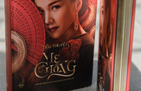 Siêu mẫu Thanh Hằng ra mắt tiểu thuyết Mẹ chồng đầy mê hoặc