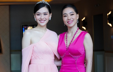 Dàn chân dài sánh bước tại thảm đỏ Miss World Việt Nam