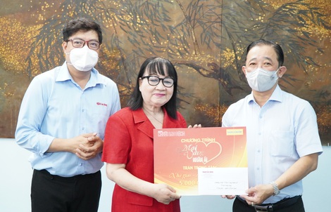 "Mai Vàng nhân ái" thăm 2 nghệ nhân Kim Loan và Ngọc Hậu