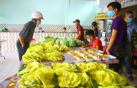 Làng bánh xèo Cao Lãnh nhộn nhịp ngày Tết Đoan ngọ