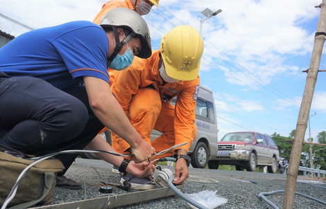 Tổng Công ty Điện lực miền Nam tăng cường hướng dẫn phòng tránh tai nạn điện mùa mưa bão