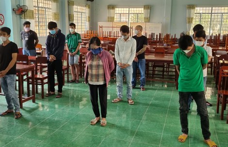 Bắt quả tang 11 đối tượng tụ tập “kiếm thu nhập” giữa lúc giãn cách