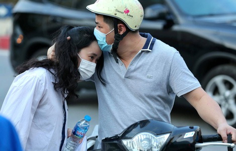 1 triệu thí sinh hồi hộp bước vào môn thi đầu tiên