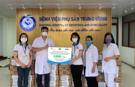 Sữa yêu thương tiếp sức y bác sĩ vào miền Nam chống dịch