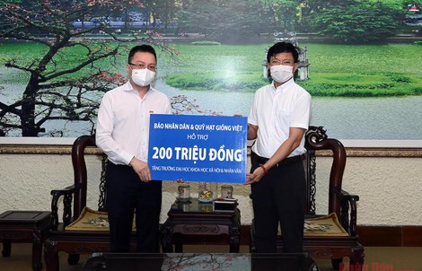 Báo Nhân Dân tặng 300 triệu đồng hỗ trợ người dân TP HCM gặp khó khăn do dịch Covid-19