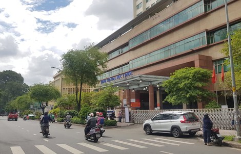 Bệnh viện Đại học Y Dược TP HCM lên tiếng về việc tiêm vắc-xin thu phí lùm xùm trên mạng