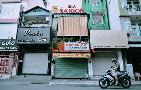 Chủ các cửa hàng ăn uống tại TP HCM: “Không biết trụ được tới bao giờ”