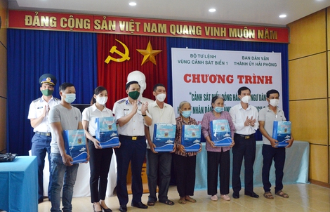 "Cảnh sát biển đồng hành với ngư dân" tại Hải Phòng