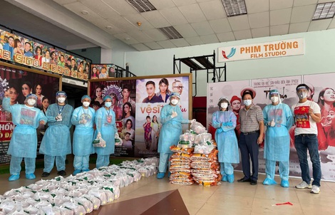 Trường Đại học Sân Khấu - Điện ảnh TP HCM và nghệ sĩ giúp sinh viên sân khấu kẹt lại TP