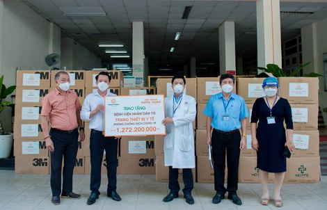 Tập đoàn Hưng Thịnh hỗ trợ trang thiết bị y tế với kinh phí gần 2 tỉ đồng cho Bệnh viện Nhân dân 115 và Gia Định