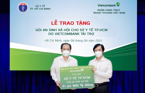 Vietcombank tặng gói an sinh xã hội 100 tỉ đồng cho Sở Y tế TP HCM