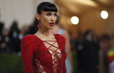 Megan Fox, Jennifer Lopez "đọ" độ gợi cảm tại Met Gala 2021