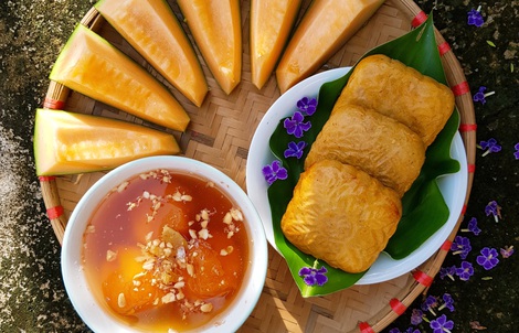 Mâm cỗ trung thu "không hề thiếu thốn" cho con trong khu phong tỏa