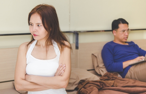 Hễ có biến, chồng lại “tàng hình”