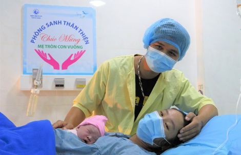 Cùng mẹ chiến thắng Covid-19, các "công chúa nhỏ" chào đời lúc 0 giờ ngày 1-1-2022