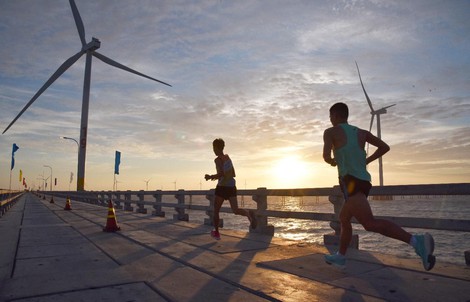 Marathon Trung Nam  “ Vượt trùng khơi” – Tự hào chạy trên vùng biển quê hương