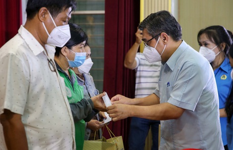 Công nhân Thành phố Hồ Chí Minh rộn rã đón Xuân