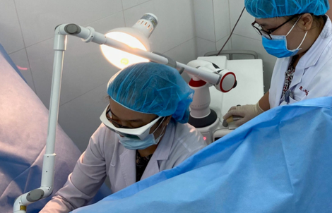 Đi tân trang "cô bé", người phụ nữ 38 tuổi bị thủng vùng kín