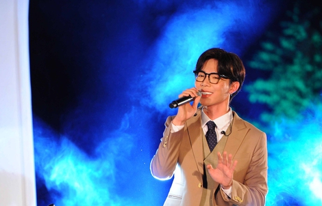 Erik nói về tin đồn "mất giọng"
