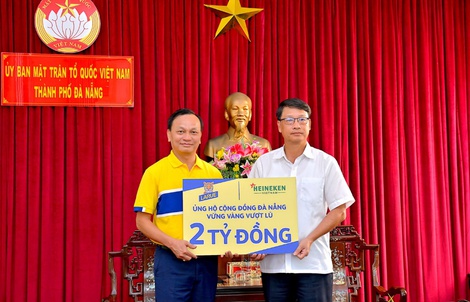 Bia Larue trao tặng 2 tỉ đồng tiếp sức cho Đà Nẵng vượt qua trận lũ lịch sử