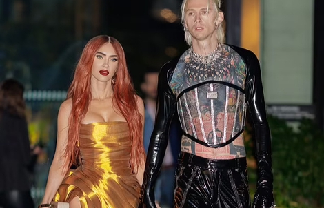 Minh tinh Megan Fox khoe dáng bốc lửa bên hôn phu trẻ