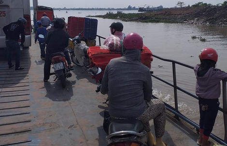 Sao không trang bị áo phao cho khách đi phà?