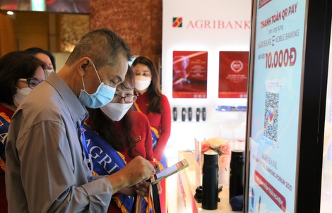 Giao dịch rút tiền mặt tại các máy ATM giảm mạnh
