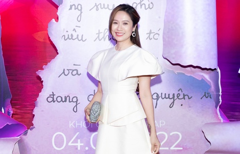 Phạm Quỳnh Anh, Thanh Thúy, Oanh Kiều... rạng ngời trên thảm đỏ