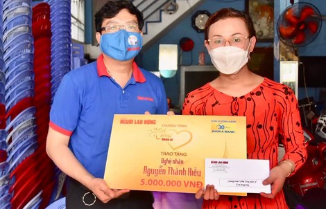 "Mai Vàng nhân ái" thăm nghệ sĩ Hải Bằng và nghệ nhân Nguyễn Thành Hiếu