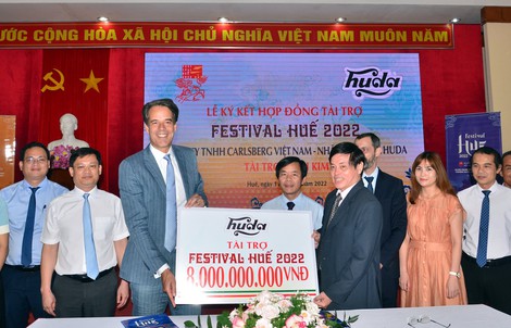 Huda thực hiện bàn tiệc dài nhất châu Á của người miền Trung
