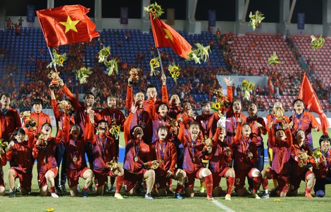 CLIP: Huỳnh Như cảm ơn người hâm mộ sau khi tuyển nữ vô địch SEA Games 31