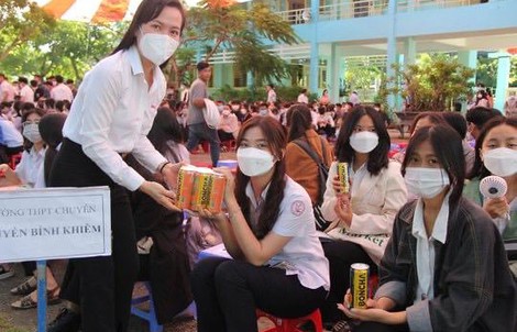 Uniben tiếp tục đồng hành ”Đưa trường học đến thí sinh” tại Quảng Nam