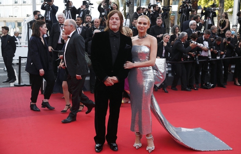 Vẻ đẹp quyến rũ trên thảm đỏ bế mạc Cannes 2022