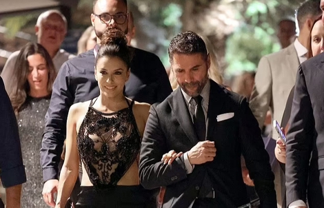 Minh tinh Eva Longoria gợi cảm với yếm xuyên thấu