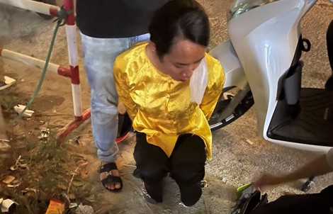 Hành tung của gã trai thích giả gái, mang đồ bà ba lượn phố