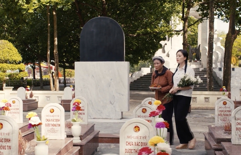 Quán quân Sao mai Huyền Trang mang "Khát vọng Trường Sơn" tưởng nhớ các anh hùng liệt sĩ