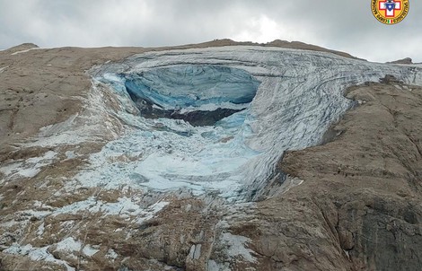 Sông băng ở dãy Alps sụp đổ: 30 người thương vong, mất tích