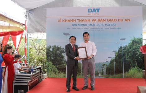 DAT tài trợ đèn đường năng lượng mặt trời tại Lâm Đồng