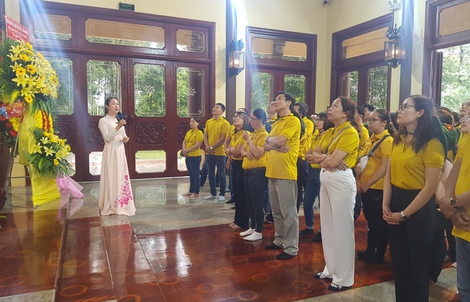 Cán bộ Công đoàn về thăm quê hương Bác Tôn